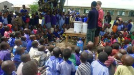 Water filtration demonstration with Brian Reed (PITCHAfrica) at the Endana Secondary School