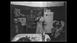 Roy DeCarava, Joe and Julia singing, 1953 © The Estate of Roy DeCarava 2018, all rights reserved. Courtesy David Zwirner 