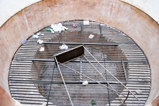 It is unknown when the main well at the stepwell in Vadaj was infilled or when its water disappeared. A protective grill installed over the well currently collects trash.